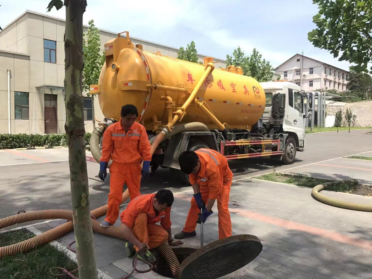 秦淮化粪池清理与5-8吨吸粪车施工效率分析